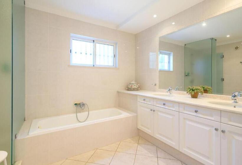 וילה סופריור 3 חדרים, Vale Do Lobo Resort