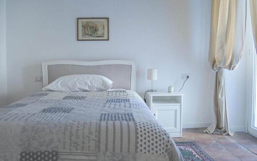 اتاق یک تخته با چشمانداز باغ, Le Persiane Verdi