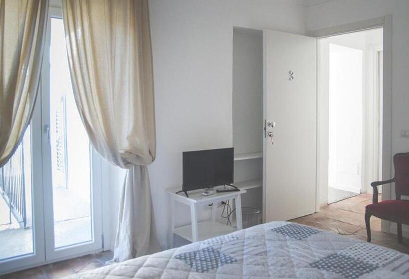 اتاق یک تخته با چشمانداز باغ, Le Persiane Verdi