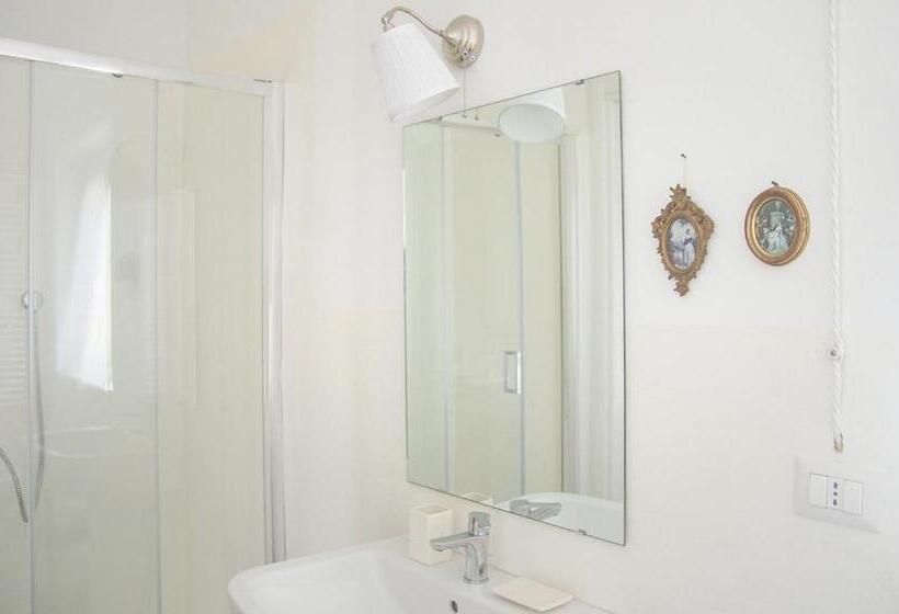 اتاق یک تخته با چشمانداز باغ, Le Persiane Verdi