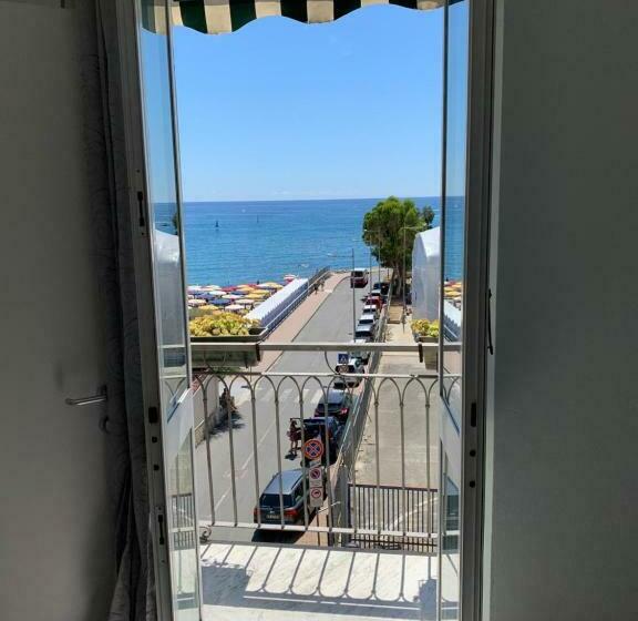 海景标准间带阳台, Aurora