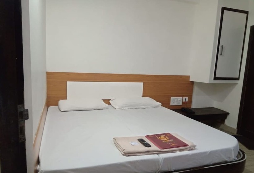 デラックスルーム, Harsh Regency