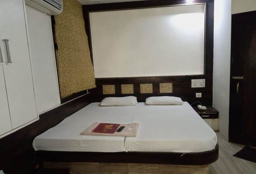 デラックスルーム, Harsh Regency