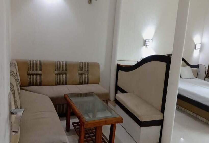 スイート, Harsh Regency