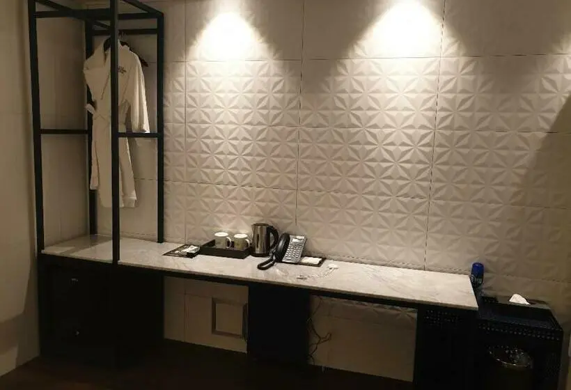 Standard-huone, Sinan Equelim
