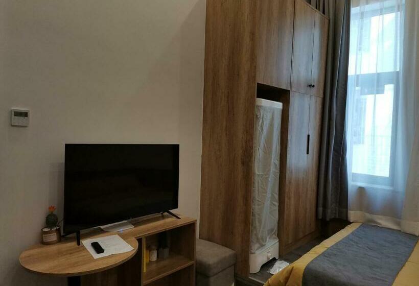 Quarto Economy, Ruiya Apart