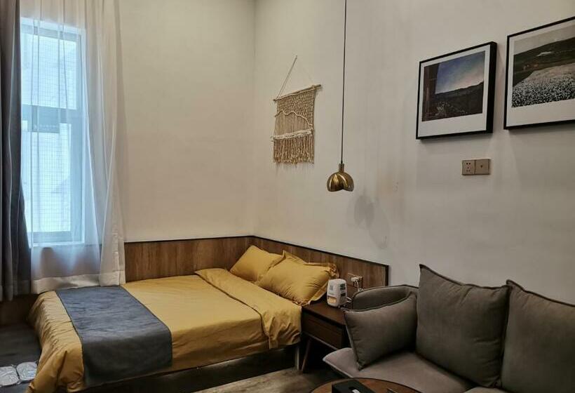 Pokój Ekonomiczny, Ruiya Apart