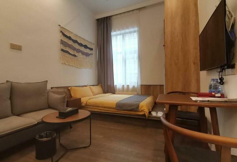 Pokój Ekonomiczny, Ruiya Apart