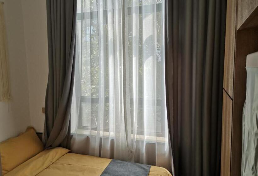 Quarto Economy, Ruiya Apart