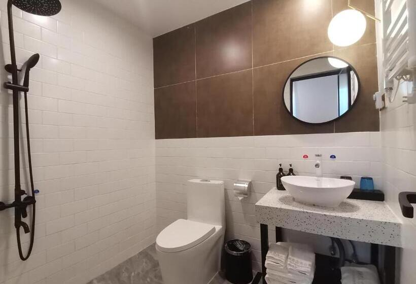 Pokój Ekonomiczny, Ruiya Apart