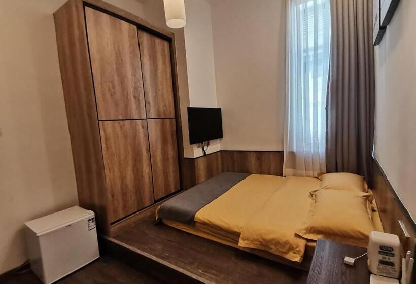 Pokój Ekonomiczny, Ruiya Apart