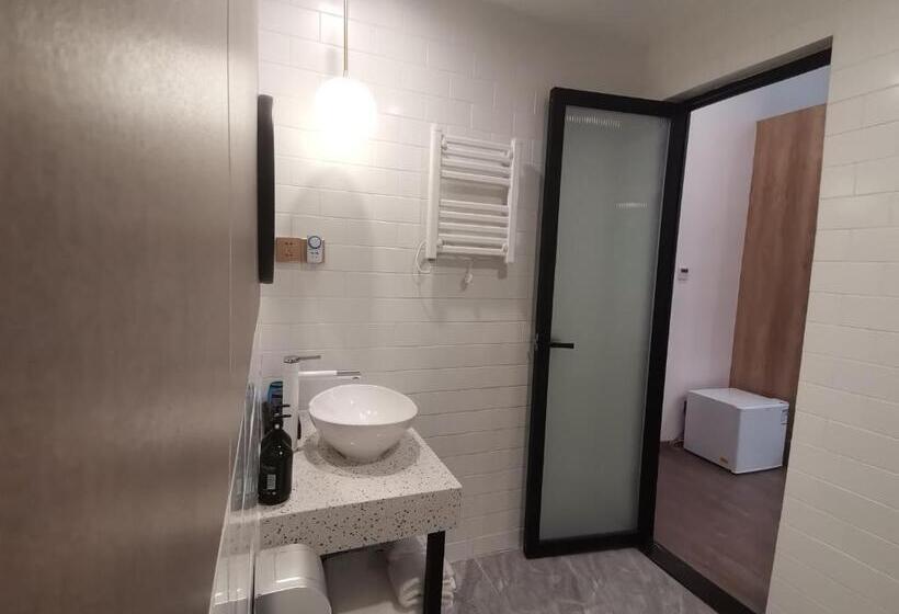 Quarto Economy, Ruiya Apart