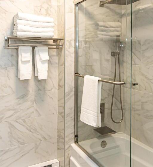 패밀리 스튜디오, Skylaranna Resort & Spa