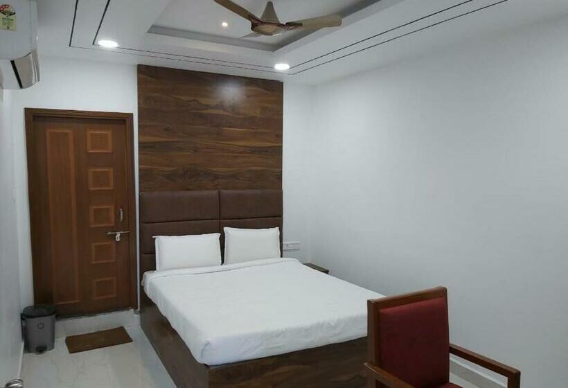 デラックスルーム, Sahasra Dla