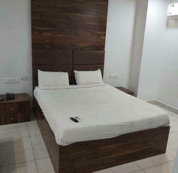 デラックスルーム, Sahasra Dla