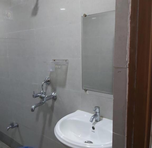 デラックスルーム, Sahasra Dla