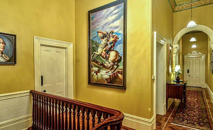 מיטת קינג בסוויטה, Langsford Luxury