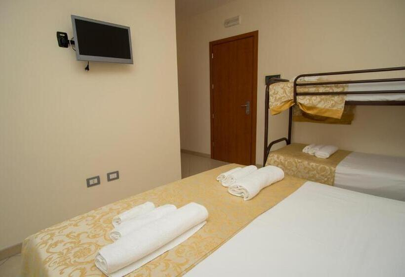 חדר לארבעה סטנדרטי עם מרפסת, Cilentiamoci Palinuro