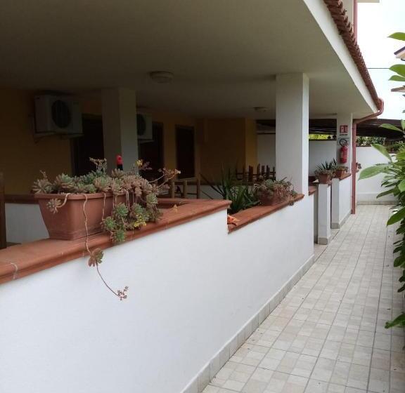 חדר אקונומי לשלושה, Cilentiamoci Palinuro