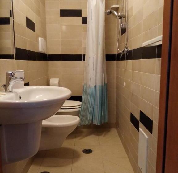 חדר אקונומי לשלושה, Cilentiamoci Palinuro