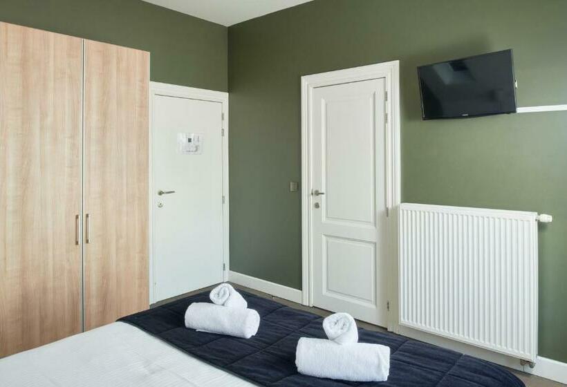 Номер Стандарт, De Statie