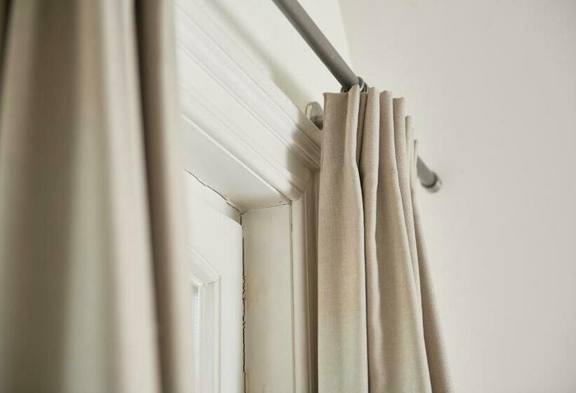 Номер Стандарт, De Statie