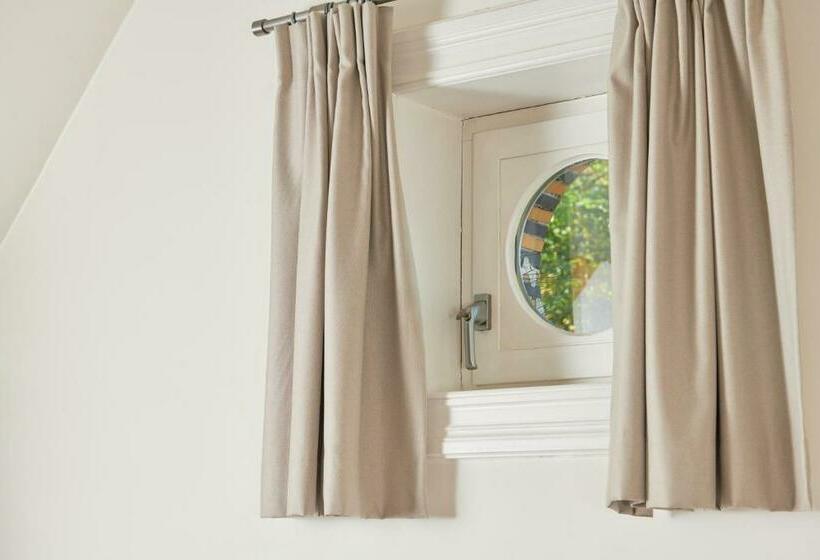 Номер Стандарт, De Statie