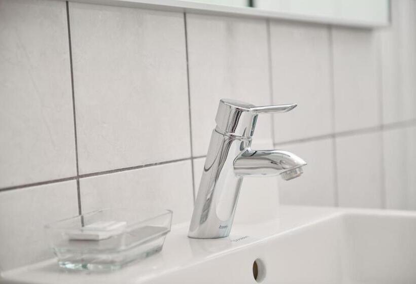 Номер Стандарт, De Statie