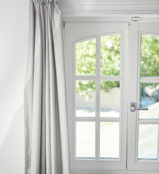 Номер Стандарт, De Statie