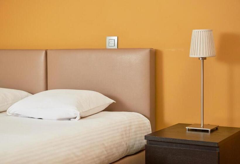 Номер Стандарт, De Statie