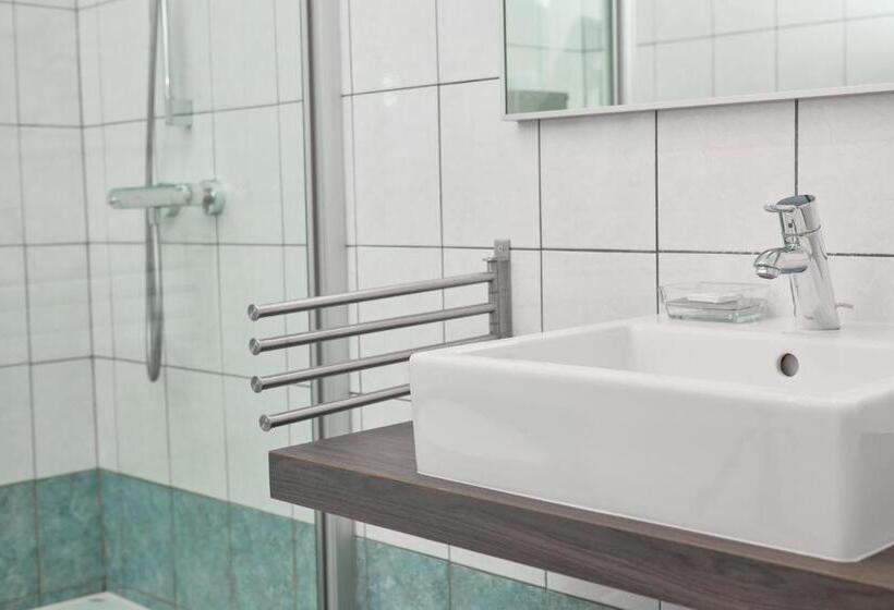 Номер Стандарт, De Statie