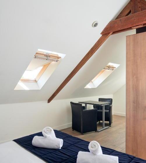 Номер Стандарт, De Statie