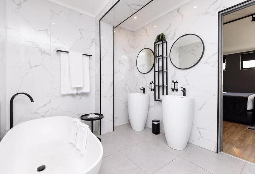 Люкс 2 Спальни, Mint Hotel 84 On Katherine