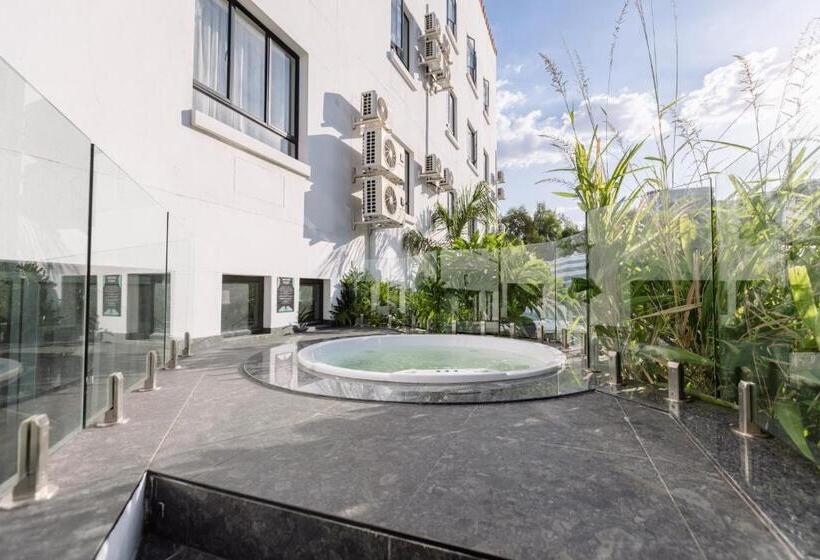 Люкс 2 Спальни, Mint Hotel 84 On Katherine