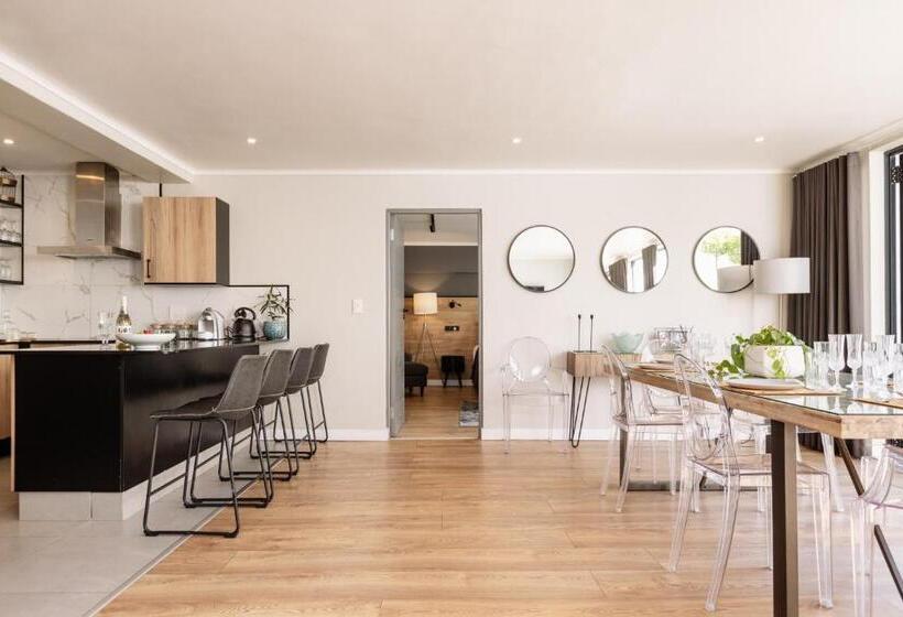 Люкс 2 Спальни, Mint Hotel 84 On Katherine