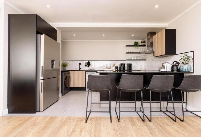 Люкс 2 Спальни, Mint Hotel 84 On Katherine