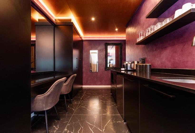 Люкс с Балконом, Mint Hotel 84 On Katherine