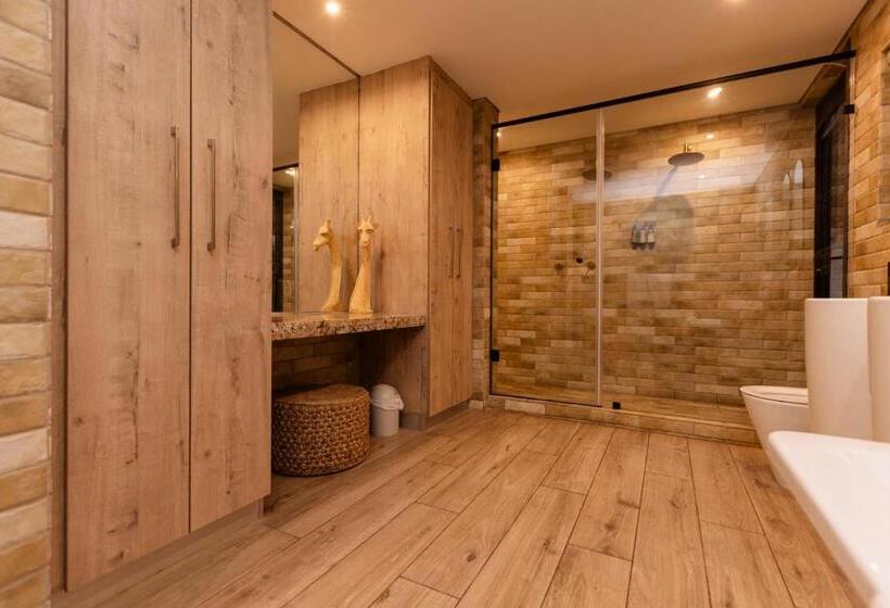 Standard Tent, Mint Hotel 84 On Katherine