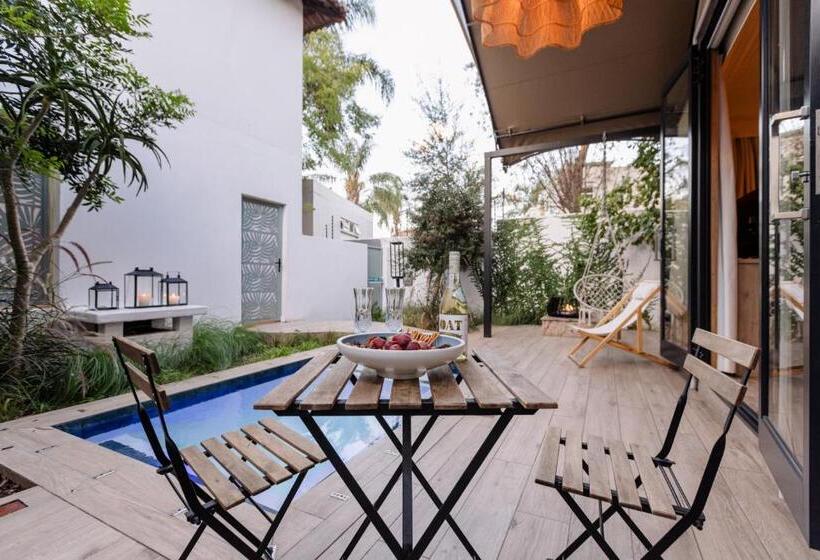 Standard Tent, Mint Hotel 84 On Katherine