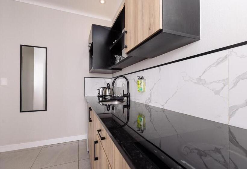 Студия Стандарт, Mint Hotel 84 On Katherine