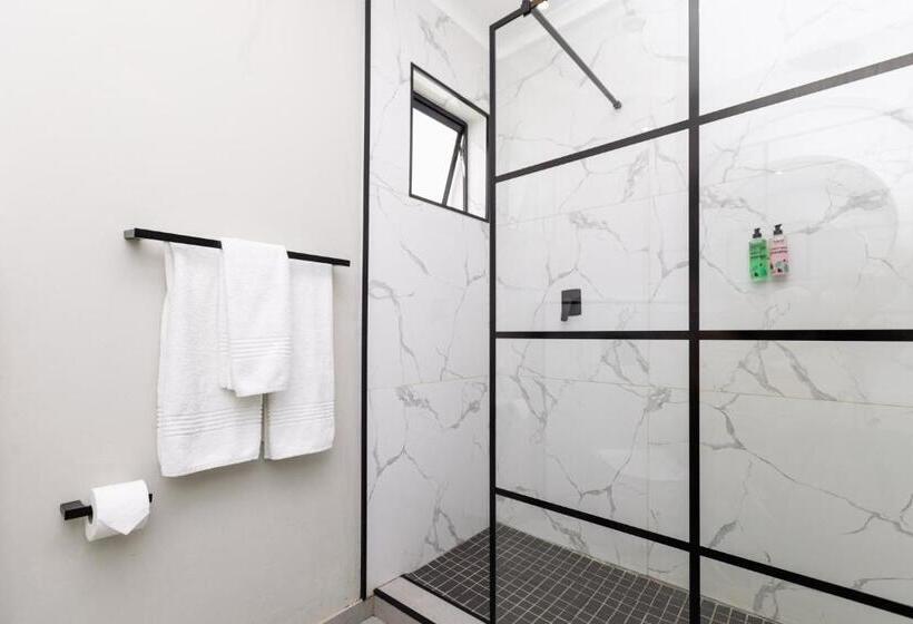 Люкс Executive Кровать Кинг, Mint Hotel 84 On Katherine