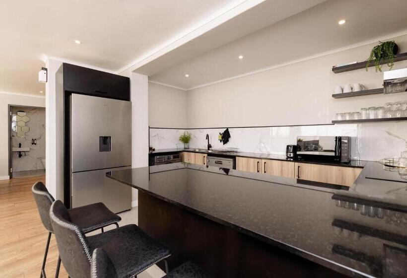 Люкс 2 Спальни, Mint Hotel 84 On Katherine