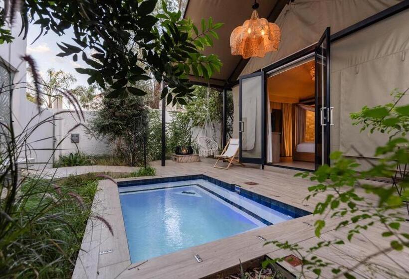 Standard Tent, Mint Hotel 84 On Katherine