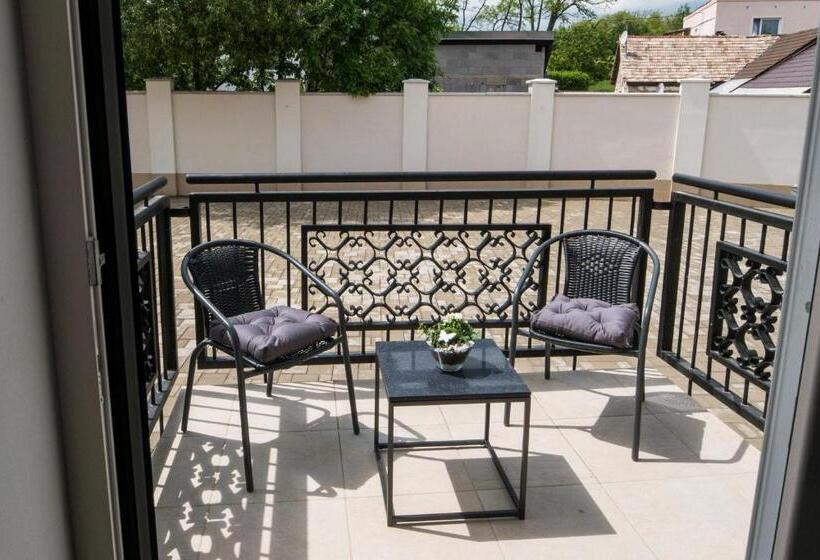 شقة غرفة نوم واحدة مزودة بشُرفة, Am Kaštieľ Penzion