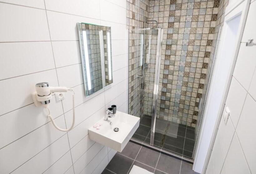 شقة غرفة نوم واحدة مزودة بشُرفة, Am Kaštieľ Penzion