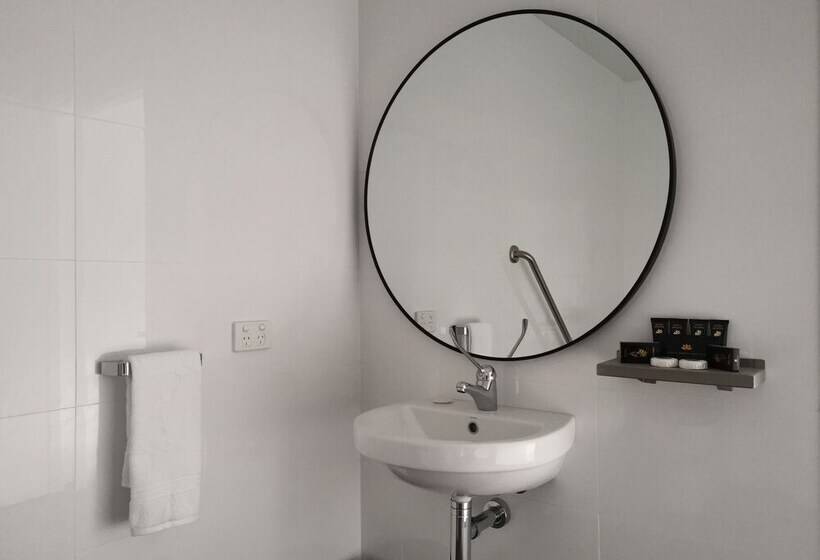 חדר סטנדרט מותאם לאדם עם מוגבלויות, The Abbey Motel Goulburn