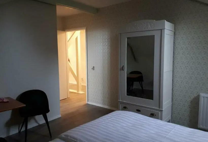 Standard Room King Size Bed, Herberg De Griffioen