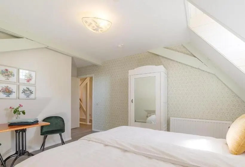Standard Room King Size Bed, Herberg De Griffioen