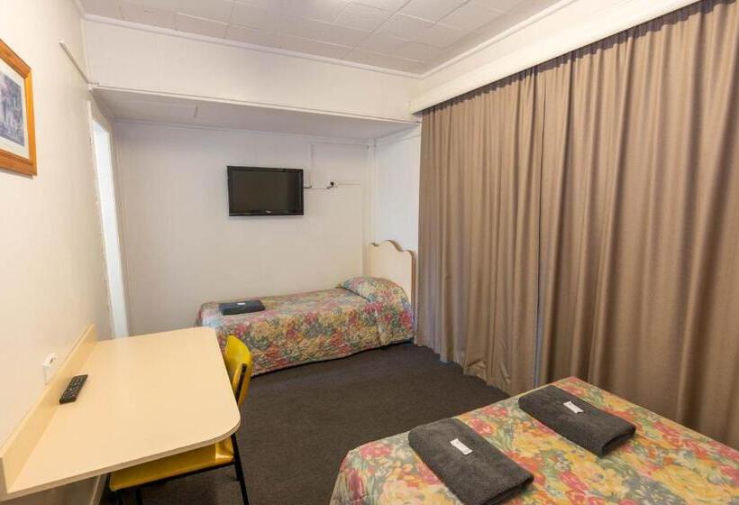 Семейный Номер, Billabong Motel