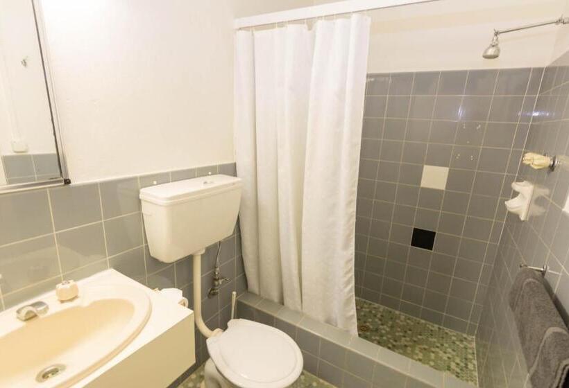 Семейный Номер, Billabong Motel